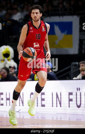 Berlin, Allemagne. 12 novembre 2024. Leandro Bolmaro (10 ans) de EA7 Emporio Armani Milano vu lors du match de basket-ball de Turkish Airlines EuroLeague entre ALBA Berlin et EA7 Emporio Armani Milano à l'Uber Arena de Berlin. Crédit : Gonzales photo/Alamy Live News Banque D'Images