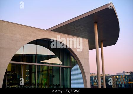 Golden Hour, Bundeskanzleramt allemand dans la lumière du soir, Berlin, Allemagne Banque D'Images