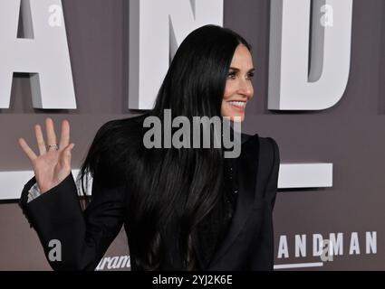 Los Angeles, États-Unis. 12 novembre 2024. Demi Moore assiste à la première de la série télévisée Landman de Paramount aux Paramount Studios à Los Angeles le 12 novembre 2024. Scénario : situé dans les villes-boomtown proverbiales de l'ouest du Texas, Landman est un conte moderne de recherche de fortune dans le monde des plates-formes pétrolières. La série est une histoire à l'étage / en bas de groghcols et de milliardaires sauvages alimentant un boom si grand qu'il refaçonne notre climat, notre économie et notre géopolitique. Photo de Jim Ruymen/UPI crédit : UPI/Alamy Live News Banque D'Images