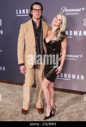 Hollywood, États-Unis. 12 novembre 2024. HOLLYWOOD, LOS ANGELES, CALIFORNIE, États-Unis - 12 NOVEMBRE : Hayes MacArthur et sa femme Ali Larter arrivent à Los Angeles première de la série originale de Paramount 'Landman' saison 1 qui s'est tenue au Paramount Theatre aux Paramount Pictures Studios le 12 novembre 2024 à Hollywood, Los Angeles, Californie, États-Unis. (Photo de Xavier Collin/image Press Agency) crédit : image Press Agency/Alamy Live News Banque D'Images