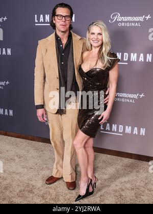 Hollywood, États-Unis. 12 novembre 2024. HOLLYWOOD, LOS ANGELES, CALIFORNIE, États-Unis - 12 NOVEMBRE : Hayes MacArthur et sa femme Ali Larter arrivent à Los Angeles première de la série originale de Paramount 'Landman' saison 1 qui s'est tenue au Paramount Theatre aux Paramount Pictures Studios le 12 novembre 2024 à Hollywood, Los Angeles, Californie, États-Unis. (Photo de Xavier Collin/image Press Agency) crédit : image Press Agency/Alamy Live News Banque D'Images