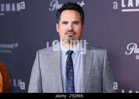 HOLLYWOOD, LOS ANGELES, CALIFORNIE, États-Unis - 12 NOVEMBRE : Michael Pena arrive à la première de Los Angeles de la série originale 'Landman' saison 1 de Paramount+ qui s'est tenue au Paramount Theatre aux Paramount Pictures Studios le 12 novembre 2024 à Hollywood, Los Angeles, Californie, États-Unis. (Photo de Xavier Collin/image Press Agency) Banque D'Images