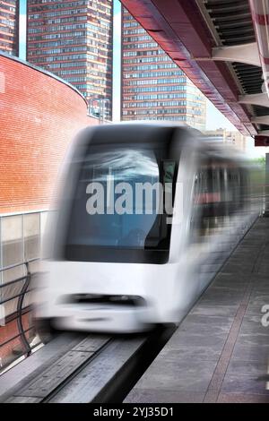 Le train monorail sur fer, close-up Banque D'Images