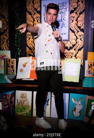 Russell Kane livre lecture et dédicace, Bar Up the Road, Southend © Clarissa Debenham (film Free Photography) / Alamy Banque D'Images