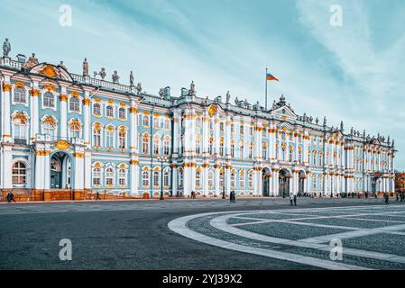 Saint-Pétersbourg, Russie - 06 Novembre 2019 : Palais D'Hiver Et Musée De L'Hermitage. Saint-Pétersbourg. Russie. Banque D'Images