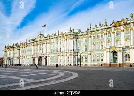 Saint-Pétersbourg, Russie - 06 Novembre 2019 : Palais D'Hiver Et Musée De L'Hermitage. Saint-Pétersbourg. Russie. Banque D'Images