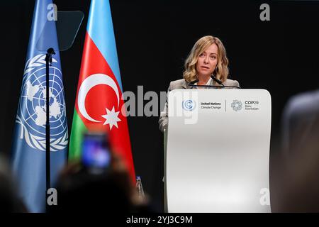 Bakou, Azerbaïdjan. 13 novembre 2024. Giorgia Meloni, première ministre italienne, prend la parole lors de la première partie du segment de haut niveau de la Conférence des Nations Unies sur les changements climatiques dans la salle plénière de Nizami pendant la COP29, un événement organisé par la CCNUCC au stade olympique de Bakou. La COP29, qui se déroulera à partir de novembre 11-22, se concentre sur la compensation carbone et le financement de la durabilité et de l’atténuation. Crédit : SOPA images Limited/Alamy Live News Banque D'Images