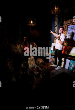 Russell Kane livre lecture et dédicace, Bar Up the Road, Southend © Clarissa Debenham (film Free Photography) / Alamy Banque D'Images