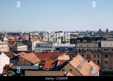 Zagreb, Croatie - 15 août 2024 : vue sur les toits dans le centre de Zagreb Banque D'Images