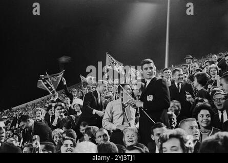 Intégration. Photo vintage d'étudiants de l'université du Missouri avec des drapeaux confédérés. ÉTATS-UNIS. 29 septembre 1969. Banque D'Images