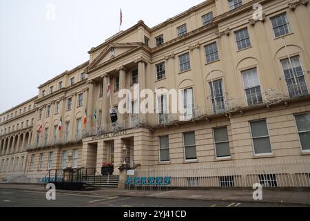 Monument commémoratif de guerre de Cheltenham et bureaux municipaux sur la promenade de Cheltenham - 10 novembre 2024 photo d'Antony Thompson/Thousand Word Media Ltd Banque D'Images