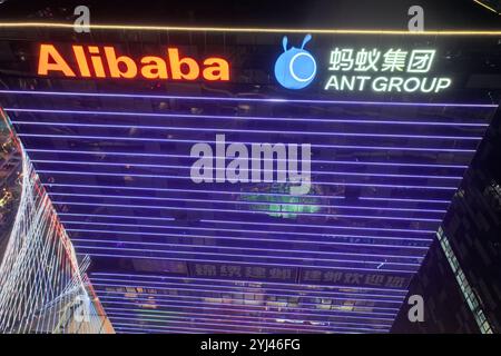 NANJING, CHINE - 13 NOVEMBRE 2024 - L'immeuble de bureaux du groupe Ant d'Alibaba est vu à Nanjing, province du Jiangsu, Chine, 13 novembre 2024. Banque D'Images