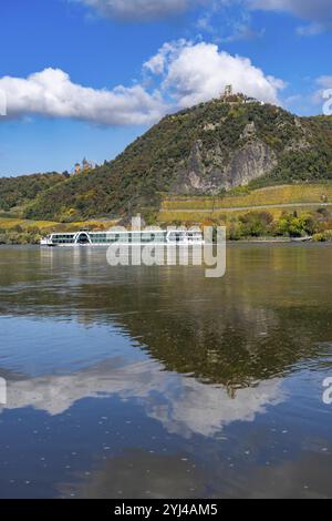 Drachenfels, une montagne dans le Siebengebirge sur le Rhin entre Bad Honnef et Koenigswinter, avec les ruines du château de Drachenfels et le château de Drachenburg, Banque D'Images