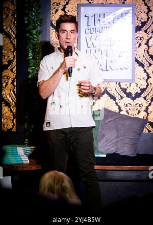 Russell Kane livre lecture et dédicace, Bar Up the Road, Southend © Clarissa Debenham (film Free Photography) / Alamy Banque D'Images