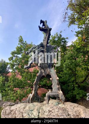 Statue de SMOK Wawelski (Dragon de Wawel) à Cracovie, Pologne Banque D'Images