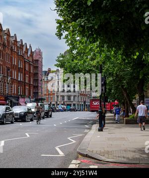 Londres - 06 16 2022 : vue de Brompton Rd avec Empire House en arrière-plan Banque D'Images