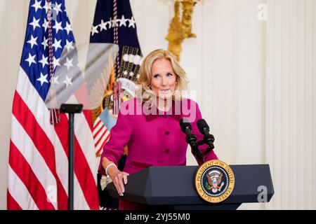 Washington, États-Unis. 13 novembre 2024. La première dame AMÉRICAINE Dr Jill Biden prend la parole lors du sommet Classroom to Career dans la salle est de la Maison Blanche à Washington, DC, le mercredi 13 novembre 2024. Le sommet vise à mettre en évidence les progrès réalisés dans l’élargissement des parcours professionnels vers des emplois bien rémunérés dans les infrastructures, les énergies propres et la fabrication de pointe. Photo par Al Drago/UPI crédit : UPI/Alamy Live News Banque D'Images