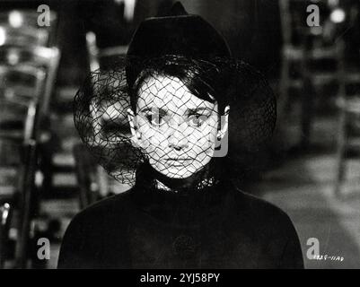 AUDREY HEPBURN dans CHARADE (1963), réalisé par STANLEY DONEN. Crédit : UNIVERSAL PICTURES / album Banque D'Images