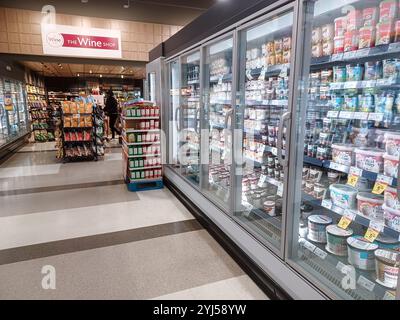 Toronto, on, Canada - 27 août 2024 : vue à l'allée du rayon épicerie dans le magasin canadien. Banque D'Images