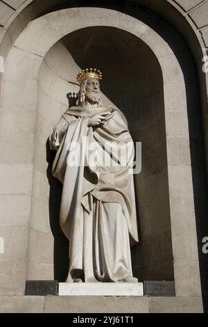 Jacques Ier d'Aragon le Conquérant (1208-1276). Roi d'Aragon. Statue de Josep Bover, 1844. Façade de l'hôtel de ville. Barcelone. Banque D'Images