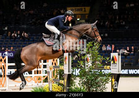 Stuttgart, Allemagne. 13 novembre 2024. Platz fuer Dreher Hans-Dieter auf Forjoy du Moulin, RV Dreilaendereck Preis der Firma Schmidt Sporthandschuhe GmbH Nat. Springpruefung kl. S Baden-Wuerttemberg GER, Stuttgart German Masters 2024, 38. internationale Reitturnier, 13.11.2024 Foto : Eibner-Pressefoto/Roger Buerke crédit : dpa/Alamy Live News Banque D'Images