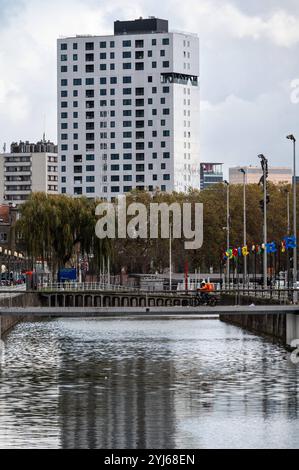 Banques industrielles du canal à Molenbeek, région de Bruxelles-capitale, Belgique, 11 novembre 2024 Banque D'Images