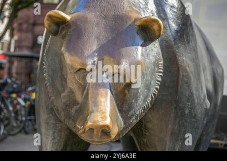 Bronzeskulptur, Bär, Deutsche Börse, Börsenplatz, Francfort-sur-le-main, Hesse, Deutschland *** sculpture en bronze, ours, Bourse allemande, place de la Bourse, Francfort-sur-le-main, Hesse, Allemagne Banque D'Images