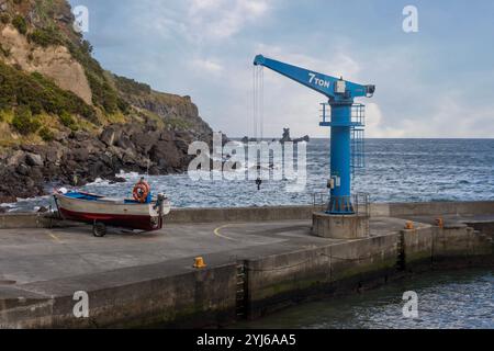 Le petit port de pêche de Vila Nova à Terceira, Açores. Banque D'Images