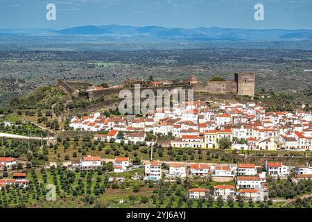 Panorama des toits de Castelo de vide vu d'un point de vue extérieur. Castelo de vide in Alto Alentejo, Portugal, Europe Banque D'Images