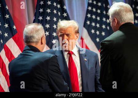 Washington, Vereinigte Staaten. 13 novembre 2024. Le président élu des États-Unis Donald Trump se joint aux Républicains de la Chambre pour une réunion à l'hôtel Hyatt Regency à Washington, DC le 13 novembre 2024. Crédit : Allison Robbert/Pool via CNP/dpa/Alamy Live News Banque D'Images