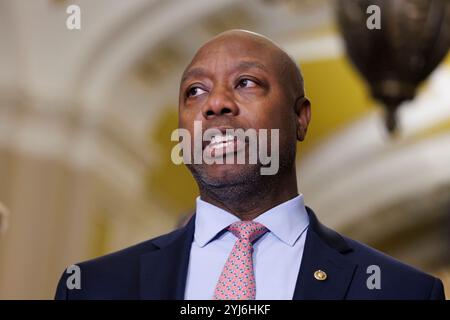 Washington, États-Unis. 13 novembre 2024. Nouvellement élu président républicain du Sénat du Comité sénatorial national républicain, le sénateur Tim Scott (R-SC) fait des remarques lors d'une conférence de presse après que les républicains du Sénat ont tenu des élections à la direction dans le Capitole à Washington DC. Les républicains ont repris la majorité des sièges au Sénat et aideront à confirmer rapidement les personnes nommées par Trump et à faire passer son ordre du jour. (Photo de Aaron Schwartz/Sipa USA) crédit : Sipa USA/Alamy Live News Banque D'Images