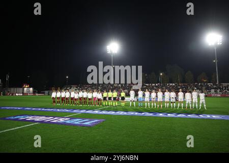 Rome, Italie. 13 novembre 2024. Rome, Italie 13.11.2024 : cérémonie d'ouverture avant le match de football de l'UEFA Women's Champions League 2024-2025 entre l'AS Roma Womenâs et l'Olympique Lyonnais womenâs au stade Tre Fontane à Rome. Crédit : Agence photo indépendante/Alamy Live News Banque D'Images