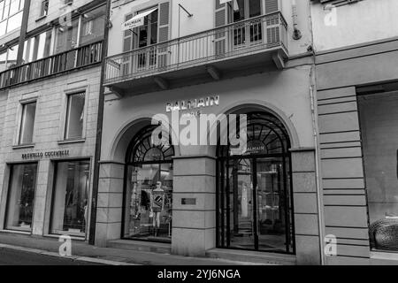 Milan, Italie - Mars 30 : le Quadrilatero della moda ou via Montenapoleone est un quartier commerçant haut de gamme dans le centre de Milan, en Italie. Banque D'Images