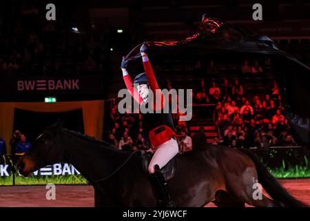 Eroeffnungsabend Showprogramm Freiheitsdressur Lisa Roeckener GER, Stuttgart German Masters 2024, 38. internationale Reitturnier, 13.11.2024 Foto : Eibner-Pressefoto/Roger Buerke Banque D'Images