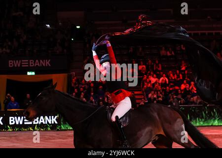 Eroeffnungsabend Showprogramm Freiheitsdressur Lisa Roeckener GER, Stuttgart German Masters 2024, 38. internationale Reitturnier, 13.11.2024 Foto : Eibner-Pressefoto/Roger Buerke Banque D'Images