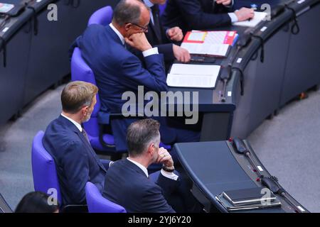 Berlin, Deutschland, 13.11.2024, Deutscher Bundestag : 199. Bundestagssitzung : Vorne FDP-Chef Christian Lindner und FDP-Fraktionschef Christian Dürr, hinten CDU-Chef Friedrich Merz *** Berlin, Allemagne, 13 11 2024 Bundestag allemand 199 Bundestag session devant le leader du FDP Christian Lindner et le leader du groupe parlementaire du FDP Christian Dürr, derrière le leader de la CDU Friedrich Merz Copyright : xdtsxNachrichtenagenturx dts 51289 Banque D'Images