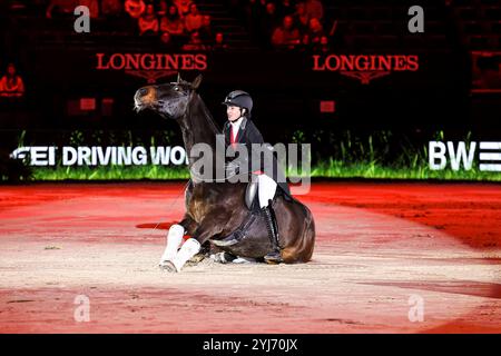 Stuttgart, Allemagne. 13 novembre 2024. Eroeffnungsabend Showprogramm Freiheitsdressur Lisa Roeckener GER, Stuttgart German Masters 2024, 38. internationale Reitturnier, 13.11.2024 Foto : Eibner-Pressefoto/Roger Buerke crédit : dpa/Alamy Live News Banque D'Images