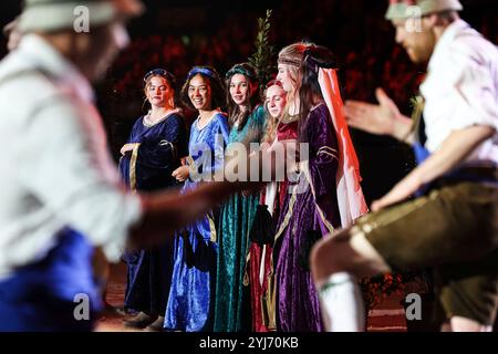 Stuttgart, Allemagne. 13 novembre 2024. Eroeffnungsabend Showprogramm Suedtiroler Schuhplattler GER, Stuttgart German Masters 2024, 38. internationale Reitturnier, 13.11.2024 Foto : Eibner-Pressefoto/Roger Buerke crédit : dpa/Alamy Live News Banque D'Images