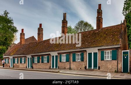 Les almshouses de John et Ann Smith, à Canterbury, en Angleterre. Style hollandais du XVIIe siècle. Banque D'Images