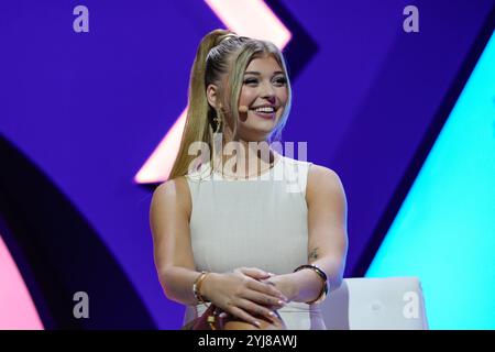 Loren Gray, personnalité des médias sociaux et auteur-compositeur, s’adresse au public lors de la première journée du WEB SUMMIT 2024 à Lisbonne, Portugal. 11 décembre 2024. Crédit : Brazil photo Press/Alamy Live News Banque D'Images