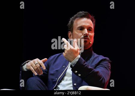 Don McGuire, CMO de Qualcomm, s'adresse au public lors de la première journée du WEB SUMMIT 2024 à Lisbonne, au Portugal. 11 décembre 2024. Crédit : Brazil photo Press/Alamy Live News Banque D'Images