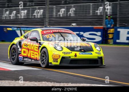 Adélaïde, Australie méridionale, Australie. 14 novembre 2024. RYDER QUINN (101 ans), pilote Equity-One Pro/Michelin Junior, au volant de la voiture Legends Porsche 992 GT3 Cup, jeudi lors de la manche 2024 VAILO Adelaide 500 du Championnat Repco Supercars sur le circuit d'Adelaide Street le 14 novembre 2024 à Adelaide, Adélaïde. (Crédit image : © James Forrester/ZUMA Press Wire) USAGE ÉDITORIAL SEULEMENT! Non destiné à UN USAGE commercial !/Alamy Live News/Alamy Live News Banque D'Images