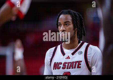 Raleigh, Caroline du Nord, États-Unis. 13 novembre 2024. Jayden Taylor (8), garde Wolfpack de Caroline du Nord lors de la deuxième mi-temps contre les Chanticleers de Caroline du Nord lors du match de basket-ball de la NCAA au PNC Arena à Raleigh, Caroline du Nord. (Scott Kinser/CSM). Crédit : csm/Alamy Live News Banque D'Images