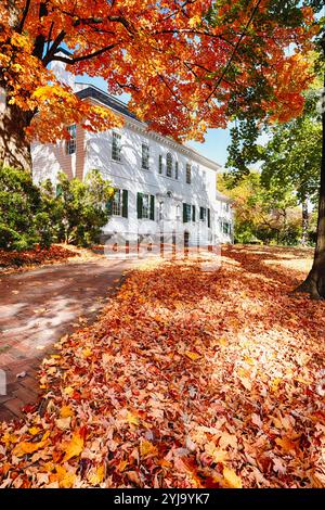 Vue panoramique de l'automne à faible angle d'un manoir du XVIIIe siècle le manoir Ford, quartier général de Washington du 1779 décembre au 1780 juin, Morristown, New Banque D'Images