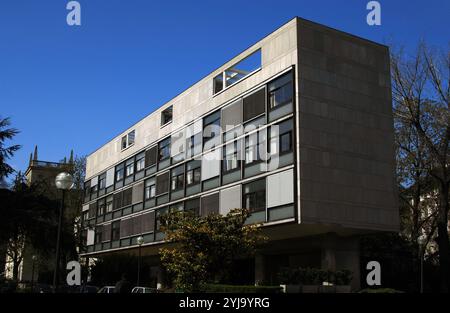 France, Paris. Le Campus de l'Université internationale. Le pavillon suisse. Bâtiment conçu par le Corbusier (1887-1965) et Pierre Jeanneret (1896-1967) entre 1930 et 1931. Il a été inauguré en juillet 1933. Vue extérieure. Banque D'Images