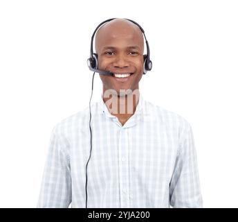 Studio, homme noir et portrait avec casque pour centre d'appels, conseil et agent pour service client. Assistance, consultant masculin et sourire avec micro Banque D'Images