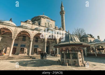 Mosquée Fatih vue extérieure à Istanbul, Turquie Banque D'Images