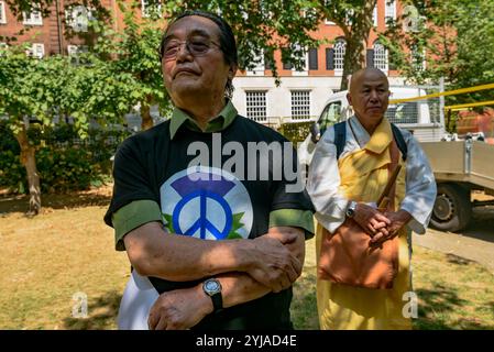 Londres, Royaume-Uni. 6 août 2018. Plusieurs Japonais étaient parmi ceux qui ont assisté à la cérémonie de Londres CND en mémoire des victimes, passées et présentes à l'occasion du 73e anniversaire du largage de la bombe atomique sur Hiroshima, se souvenant également des personnes tuées et vivant avec les effets des radiations de la deuxième bombe atomique larguée sur Nagasaki trois jours plus tard. Les discours comprenaient une lecture en anglais de la déclaration faite plus tôt dans la journée lors de la commémoration à Hiroshima, et un appel de Rebecca Johnson, l'une des fondatrices de l'ICAN, a reçu le prix Nobel de la paix 2017 pour leur travail dans la production du traité de l'ONU Banque D'Images