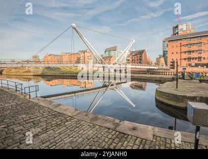 Leeds Dock, anciennement New Dock et anciennement Clarence Dock, est un développement mixte comprenant les Royal Armouries, une destination toriste florissante. Banque D'Images