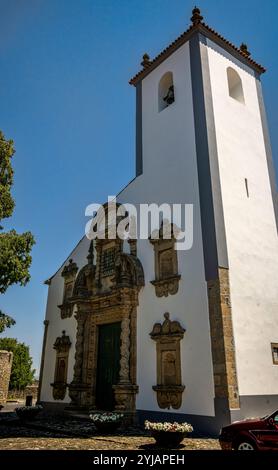 Église à l'intérieur du château de Bragança, Portugal. Juillet 2021 Banque D'Images